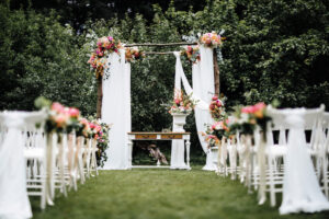 outdoor-wedding-aisle